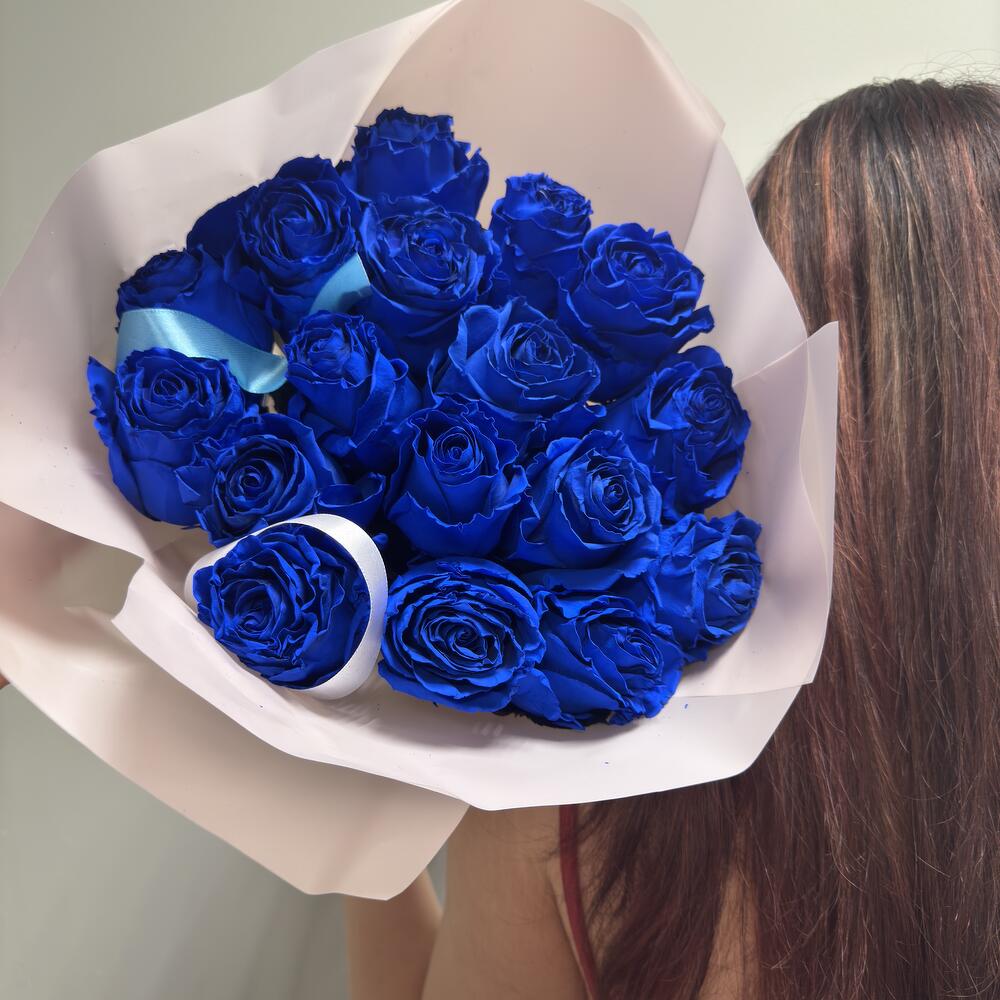 Букет из 17 синих роз